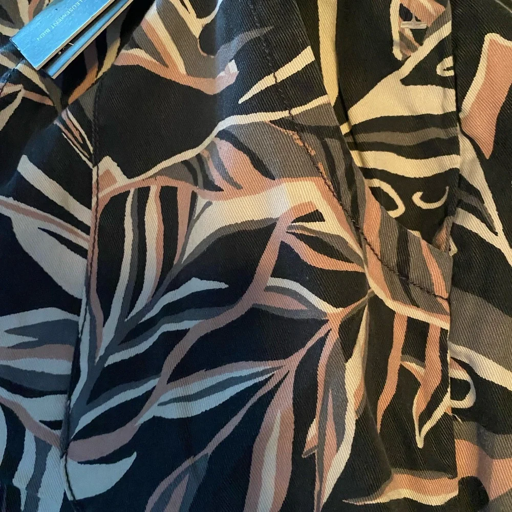 Nicole Miller New York Leaf Print Pants - Picture 11 of 14